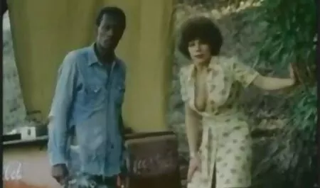 الصحفيين فرك على افلام سكس أجنبية مترجم شاشة التلفزيون.
