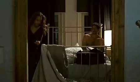 الرجل يمارس الجنس مع فتاة تعمل بجد. افلام سكس عربى مترجم