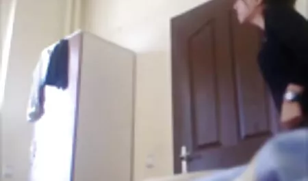 دفع الدجاج في فمه. مواقع افلام سكس مترجم