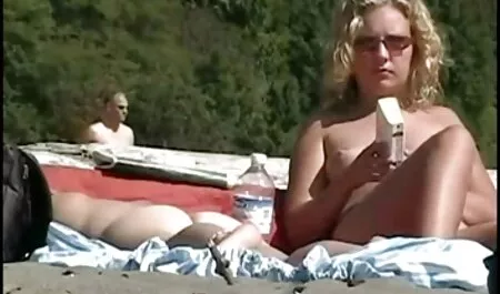 تقبيل افلام سكس اجنبى مترجم الفتاة.