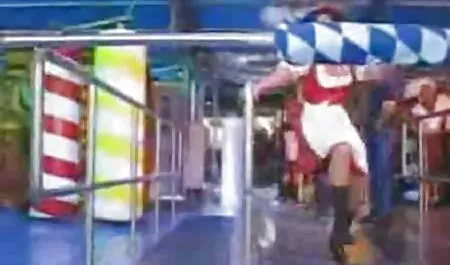 ثلاثة أشخاص في وسط افلام سكس مترجم بل عربي المكتب.