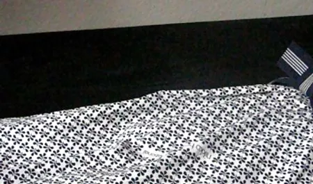 شقراء افلام عربية سكس مترجم على الأريكة.