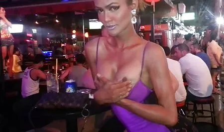 ديانا ، الصياد ، عالقة في افلام سكس مترجم عربي السرير وينتهي في الحمار.