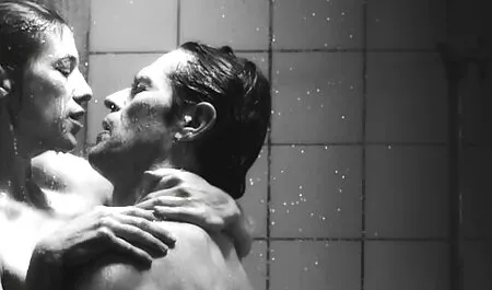 رجل أسود لديه وجه أسود وثقب أبيض. أحدث افلام سكس مترجم