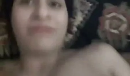 شقراء على افلام سكس مترجم امهات الأريكة.