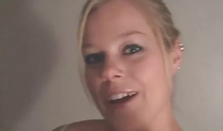 تم إطلاق النار على امرأة افلام سكس عربى مترجم لممارسة الجنس في الغرفة.
