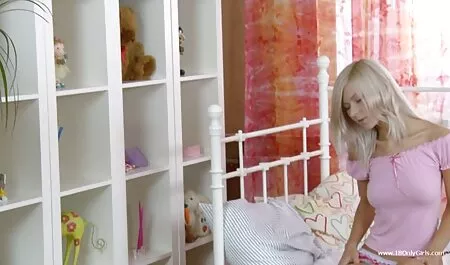 يجب على الفنان أن تنزيل افلام سكس مترجم يأكل امرأة ذات خلفية.