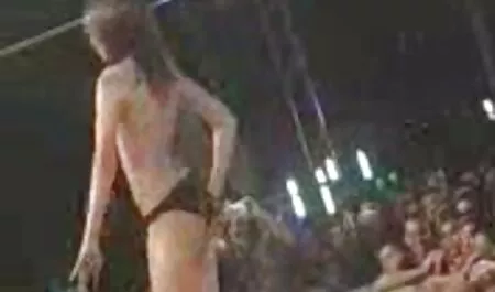 رجل جنس احترافي مترجم سيء يأكل سياج الفتاة.