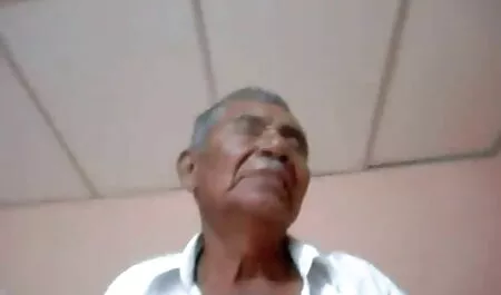 عارضة جنس مترجم عالمي اللعنة.