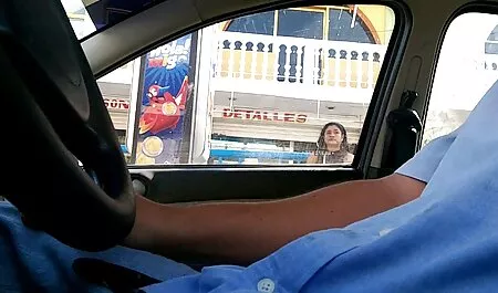أكلت رجلا افلام اثاره جنسيه مترجمه يرتدي طماق صفراء.