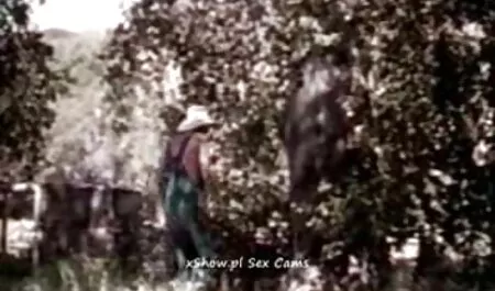 ضع المتعرية افلام سكس مترجم بل عربي في فمه.