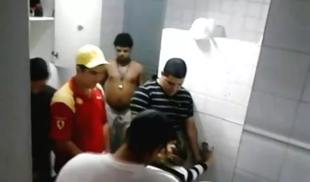 امرأة شابة افلام اجنبيه مترجمه جنس مع كس الإشارة بالإصبع.
