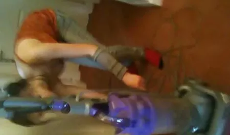 خلع ملابسه الداخلية ووضع واحدة في افلام فرنسية سكس مترجمة فمه.