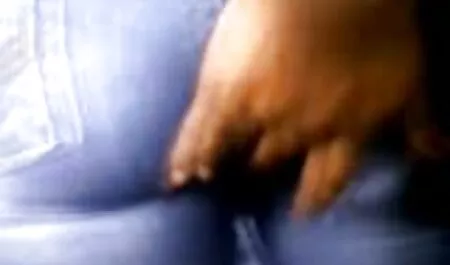 مجوهرات مواقع افلام سكس مترجم زرقاء ، باستخدام فنان الوشم.